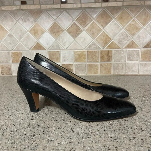 Salvatore Ferragamo Women’s Black Heel in Size 6.5 AA - Picture 3 of 11